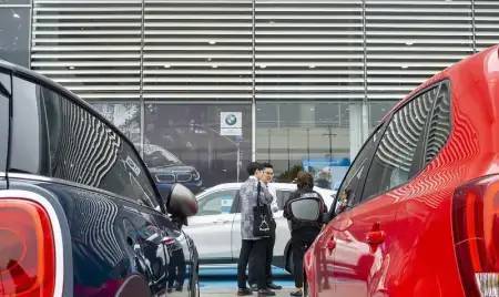 開車10年,才發(fā)現(xiàn)汽車后視鏡用這些 笨招 ,關(guān)鍵時刻有大作用